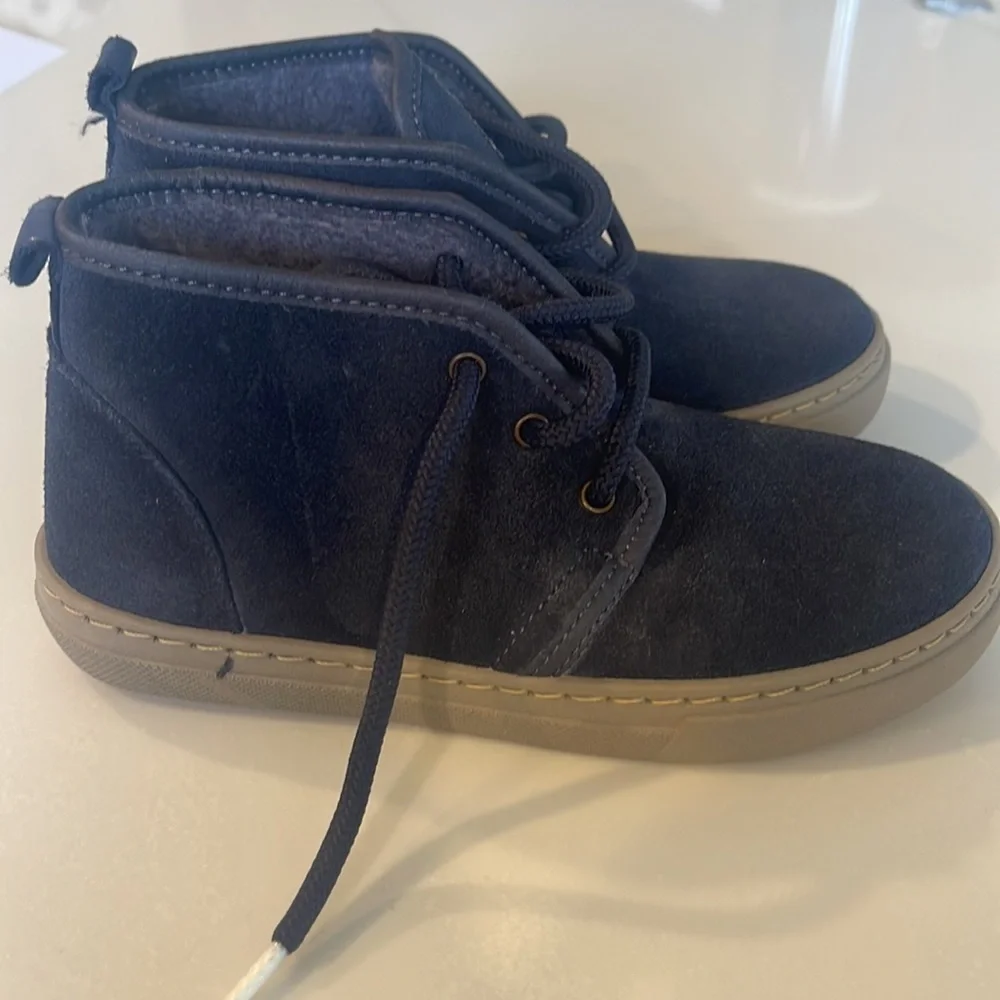 NWT Cienta Boys Lace up Shoe in Suede